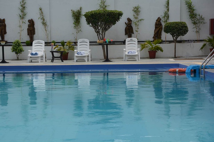 Clean swimming Pool in faridabad